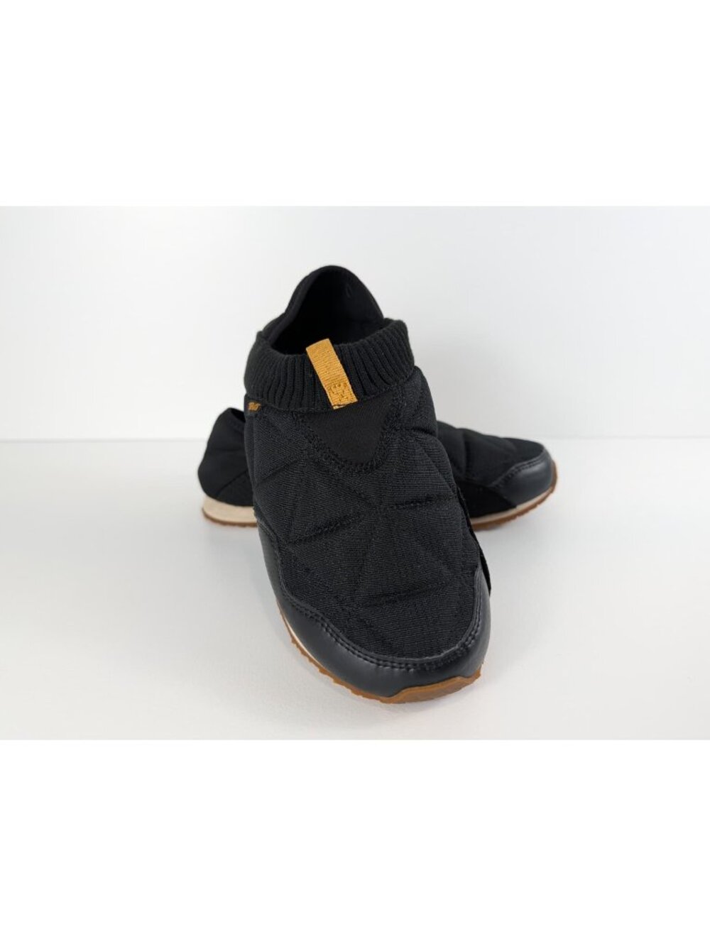 Teva Remember quilted slippers in black women's size 8